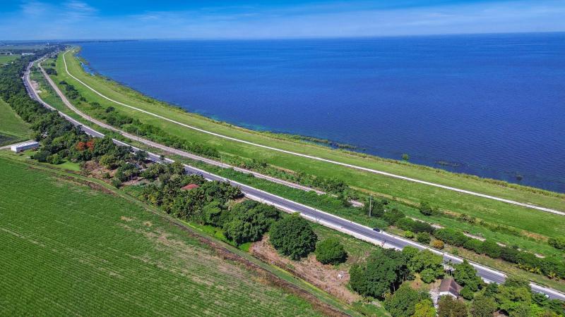  Commercial & Industrial Land Images 