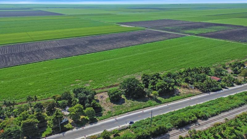  Commercial & Industrial Land Images 