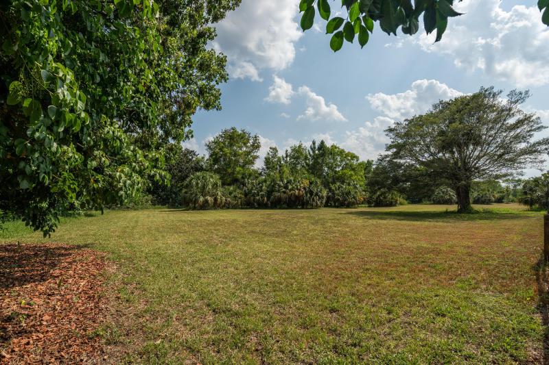  Commercial & Industrial Land Images 