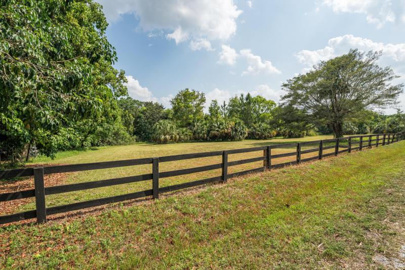  Commercial & Industrial Land Images 