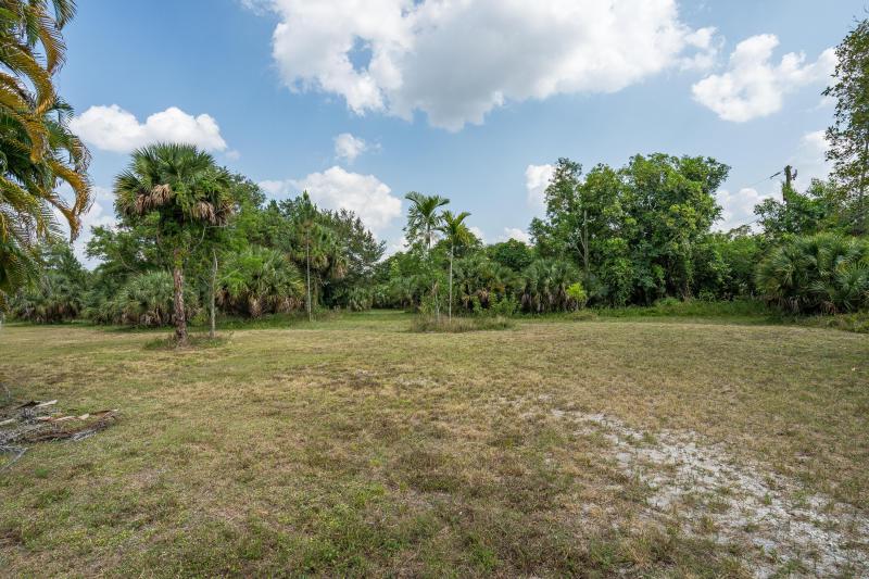  Commercial & Industrial Land Images 