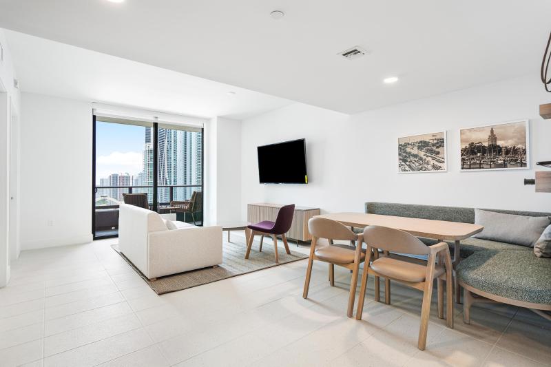  Condo & Townhome Photos