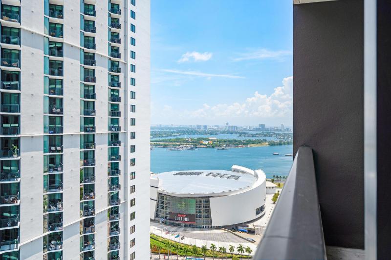  Condo & Townhome Photos