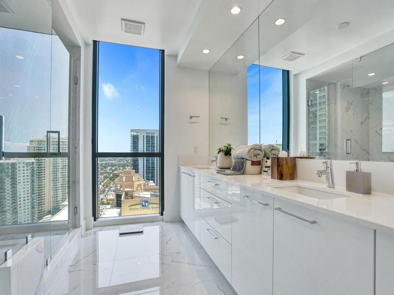  Condo & Townhome Photos