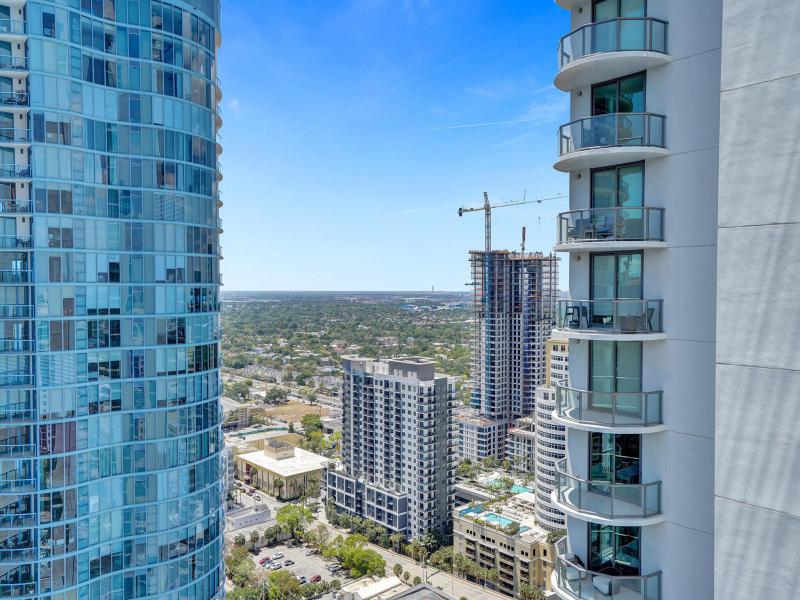  Condo & Townhome Photos