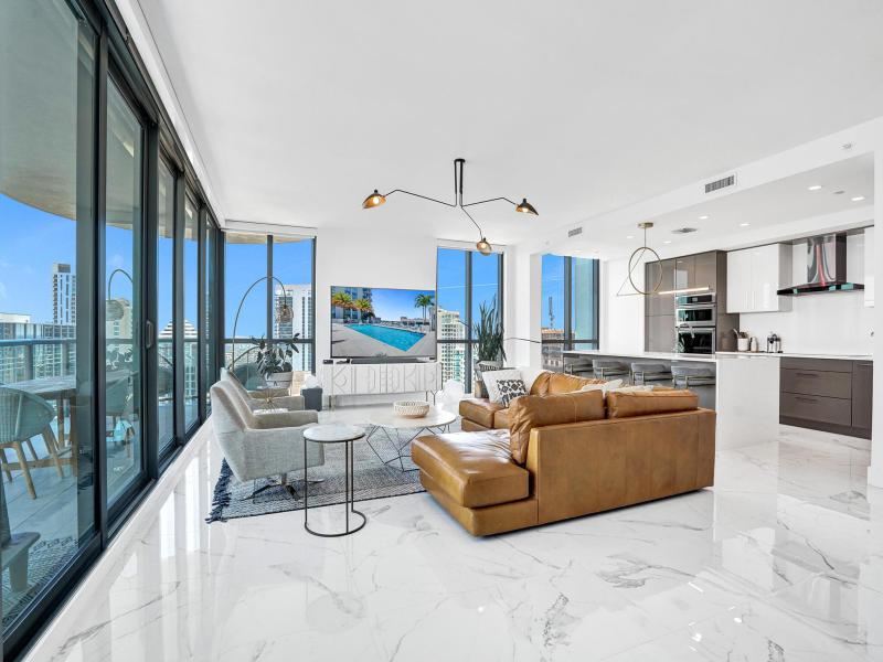  Condo & Townhome Photos