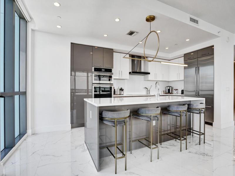  Condo & Townhome Photos