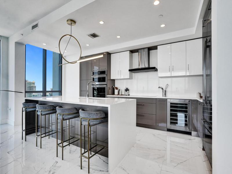  Condo & Townhome Photos
