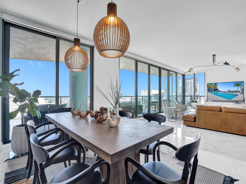  Condo & Townhome Photos