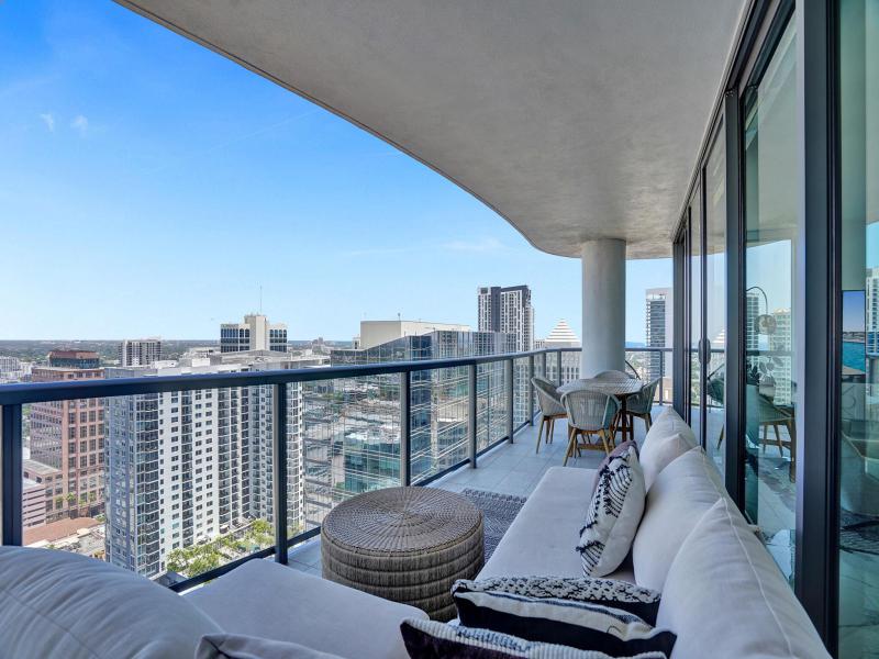  Condo & Townhome Photos