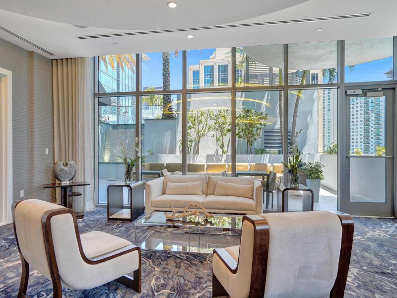  Condo & Townhome Photos