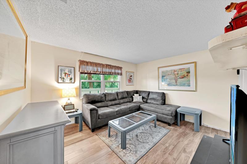 Condo & Townhome Photos