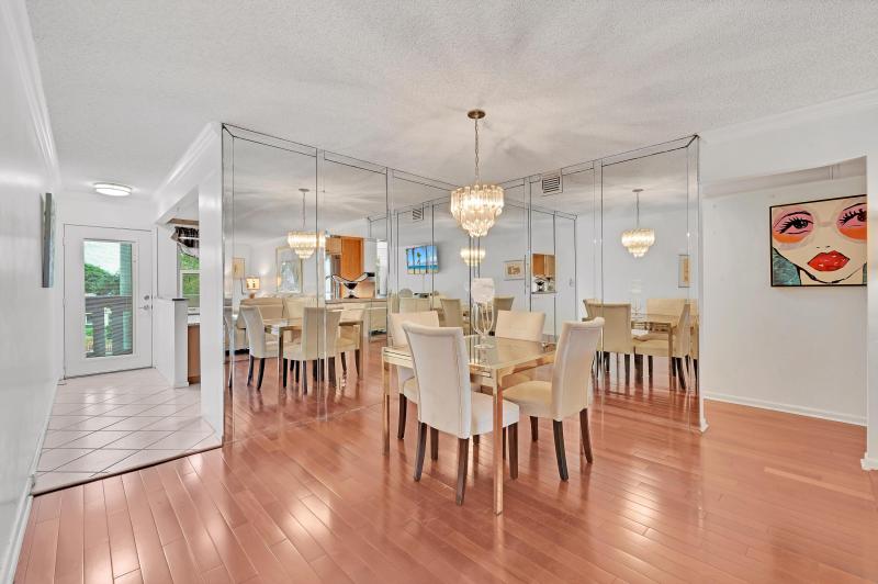  Condo & Townhome Photos
