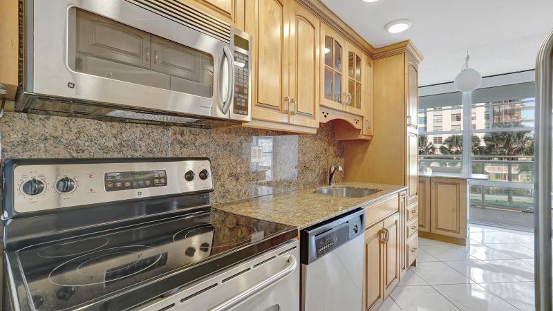  Condo & Townhome Photos