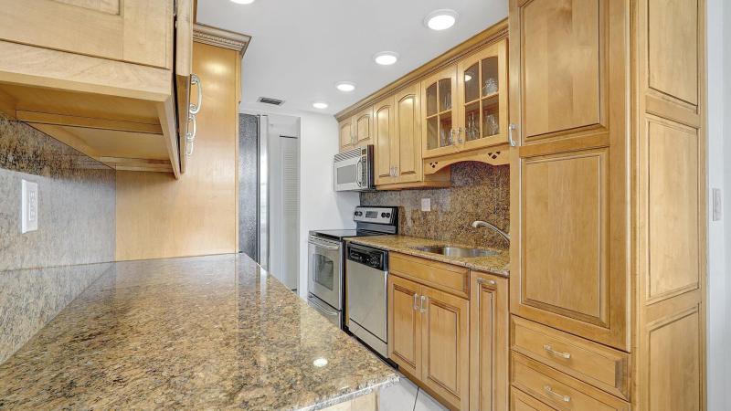  Condo & Townhome Photos