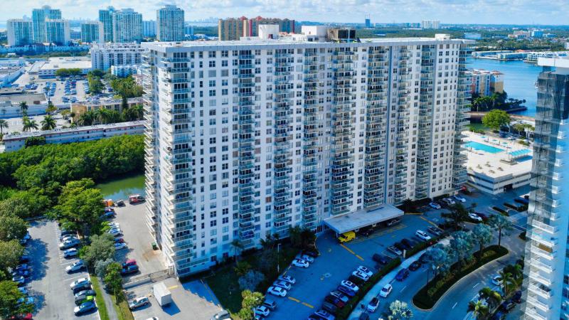  Condo & Townhome Photos