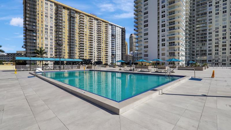  Condo & Townhome Photos
