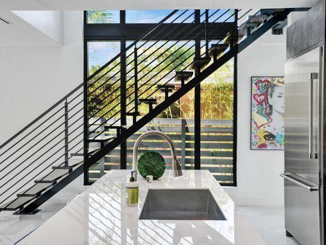  Condo & Townhome Photos