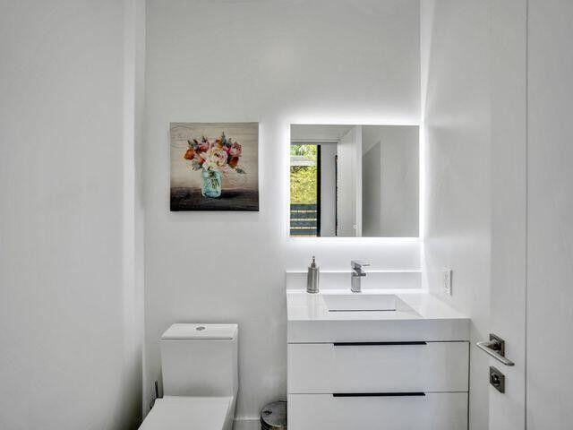  Condo & Townhome Photos