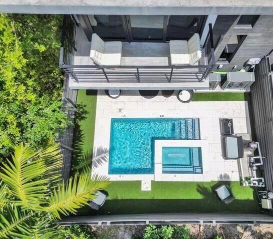  Condo & Townhome Photos