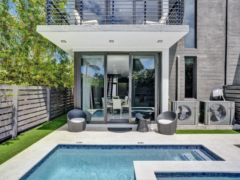  Condo & Townhome Photos