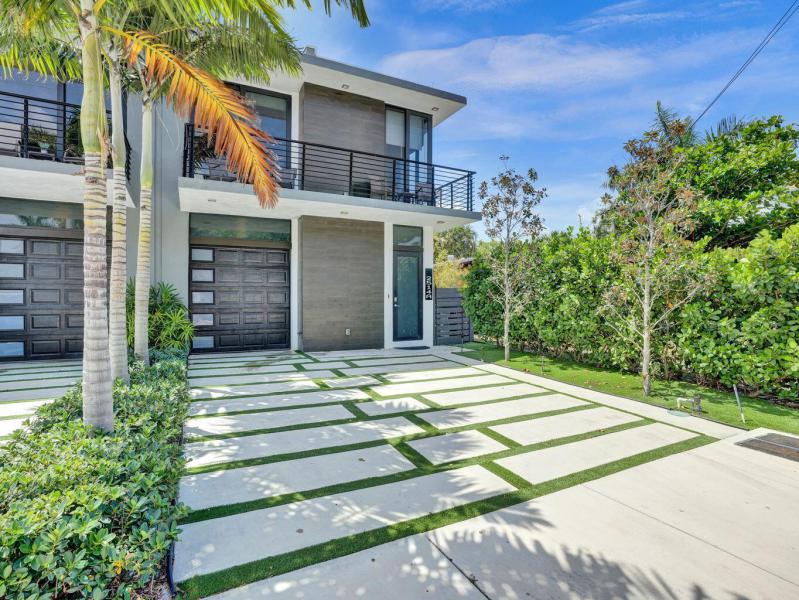  Condo & Townhome Photos