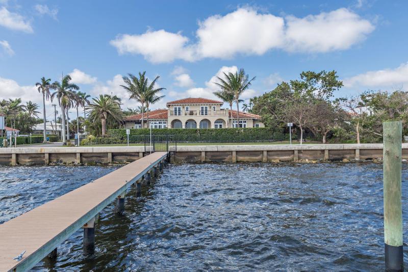  Single Family Homes Photo 3:  West Palm Beach,  FL 33405