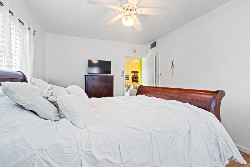  Condo & Townhome Photos