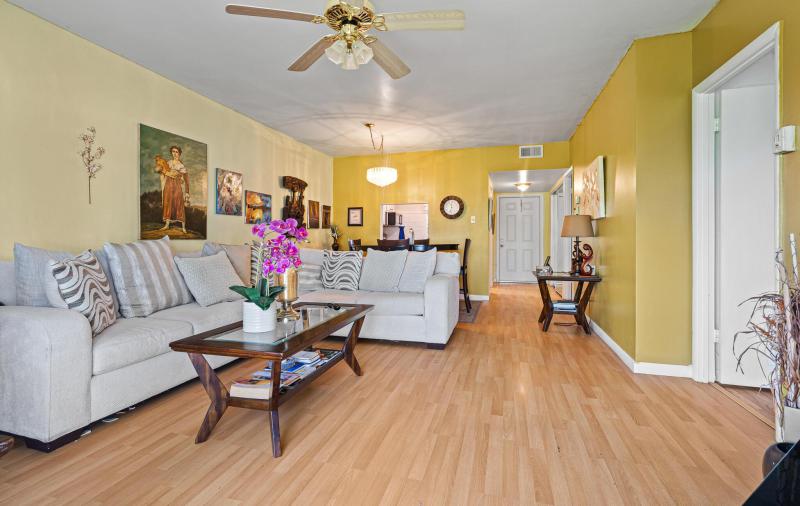  Condo & Townhome Photos