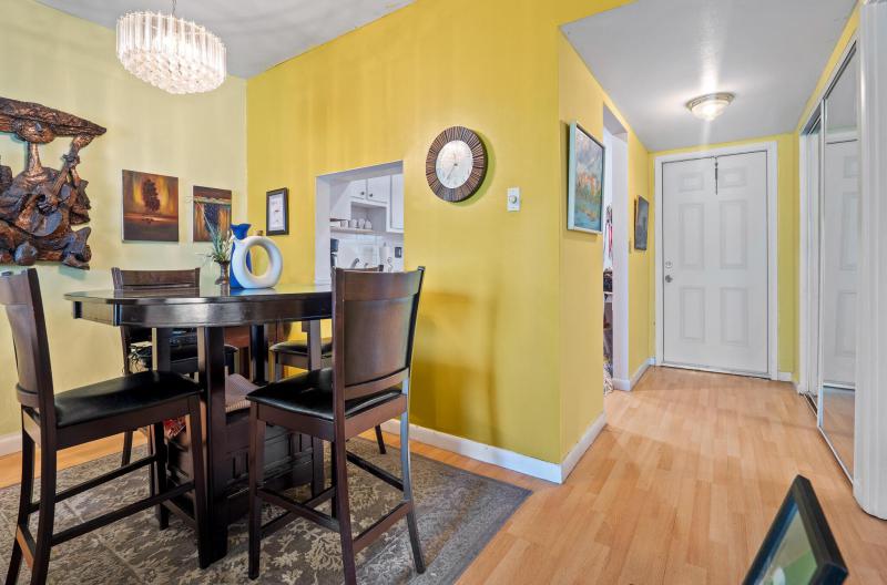  Condo & Townhome Photos