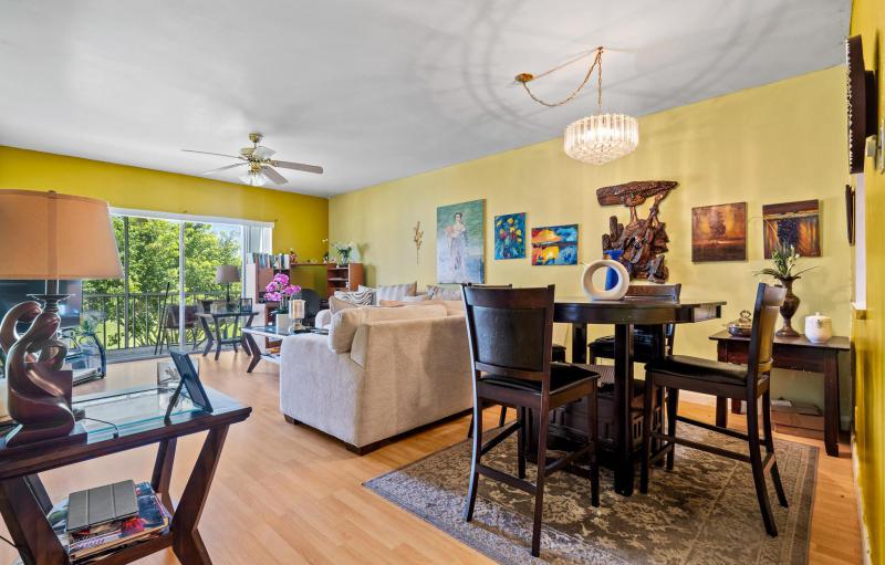  Condo & Townhome Photos