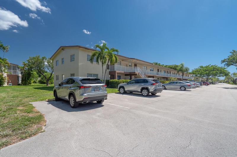  Condo & Townhome Photos