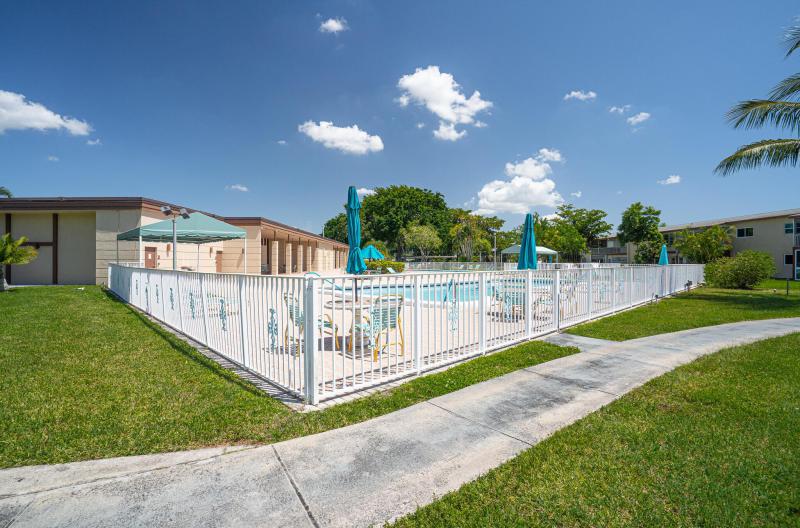  Condo & Townhome Photos