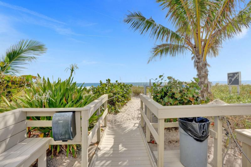  Condo & Townhome Photos