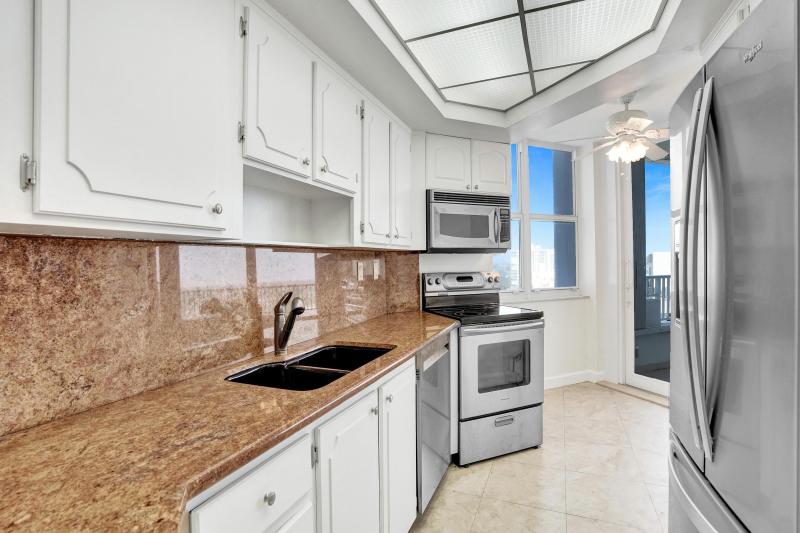  Condo & Townhome Photos