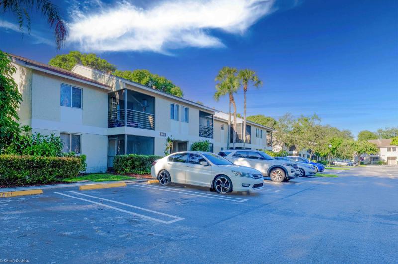  Condo & Townhome Photos