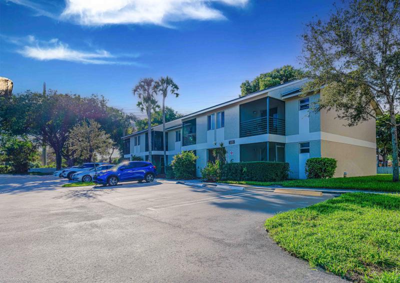 Condo & Townhome Photos