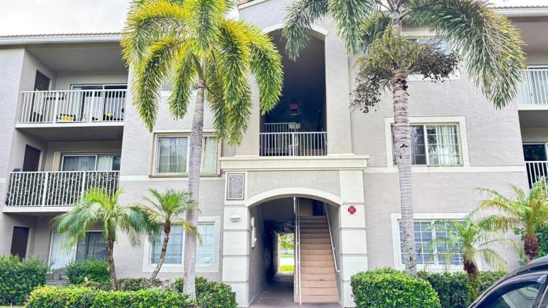  Condo & Townhome Photos