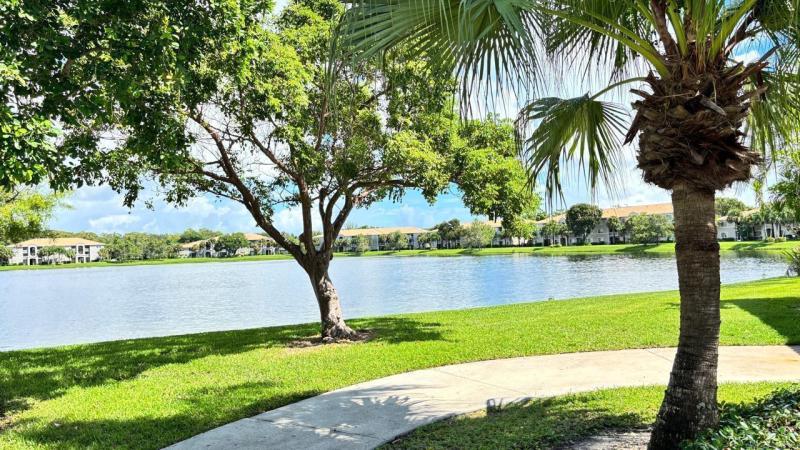  Condo & Townhome Photos