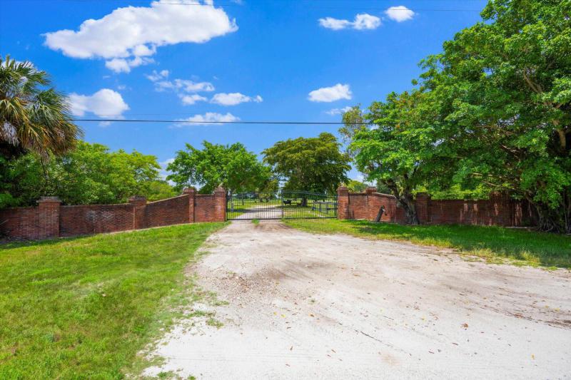  Commercial & Industrial Land Images 