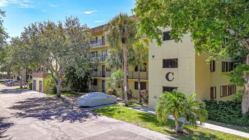  Condo & Townhome Photos