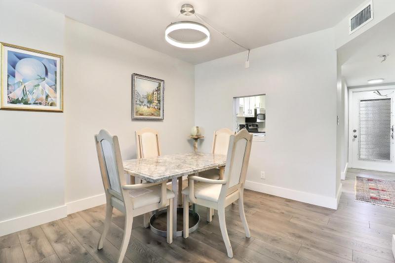  Condo & Townhome Photos