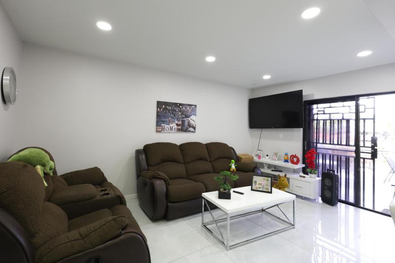  Condo & Townhome Photos
