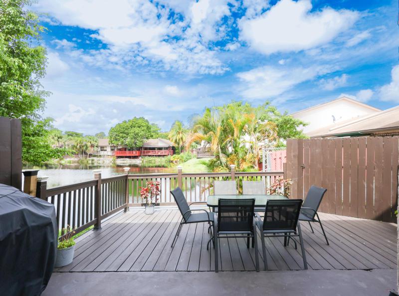  Condo & Townhome Photos