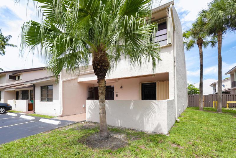  Condo & Townhome Photos