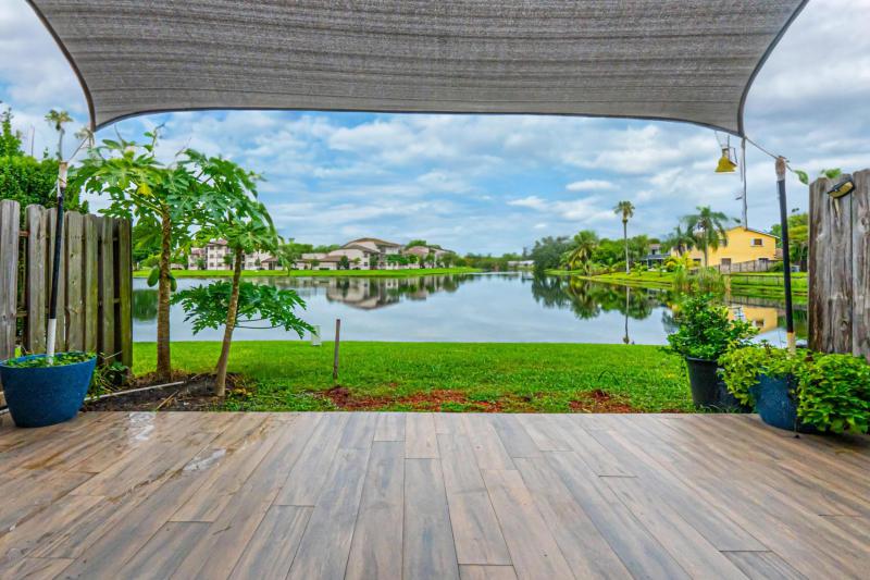  Condo & Townhome Photos