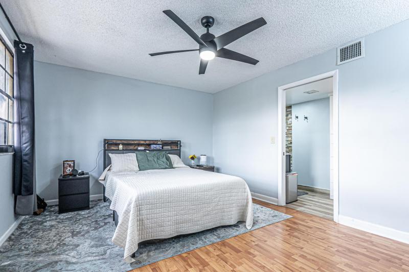  Condo & Townhome Photos