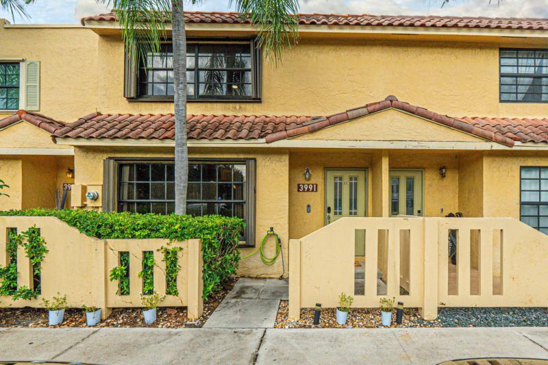  Condo & Townhome Photos