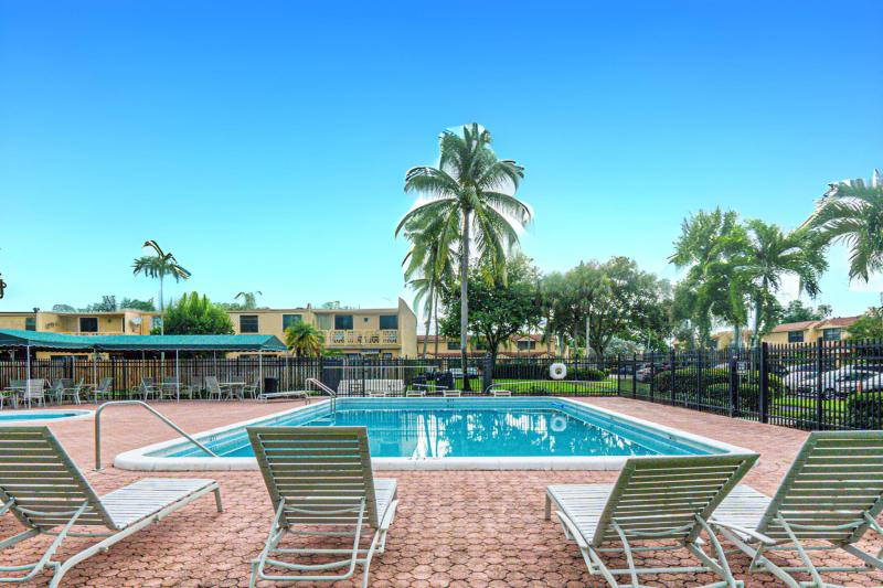  Condo & Townhome Photos