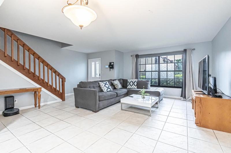  Condo & Townhome Photos